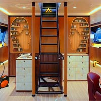5nGames Luxury Boat
