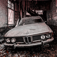 Free online html5 games - Abandoned Car Garage Escape game 