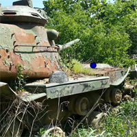 Free online html5 games - Abandoned Tank Forest Escape game 